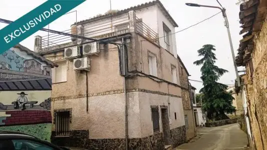 Tu nuevo hogar en Lagartera: tradición, comodidad y excelente ubicación.