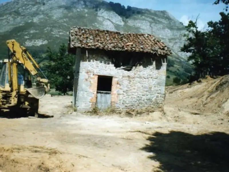 Cabaña en Margolles Asturias 2 plantas 20m2 2500m2 terreno