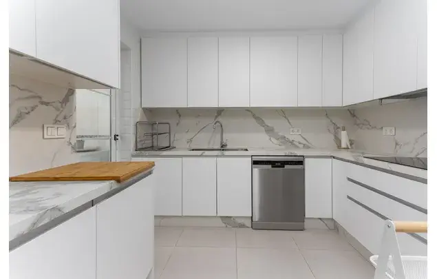 Alquiler Apartamento 3 Dormitorios 180m2 Marbella