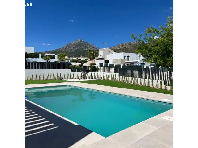 Chalet Independiente Polop: Lujo, sostenibilidad y confort