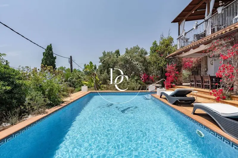 Chalet con Encanto en Sitges 450m2 5 Dormitorios Piscina Jardin