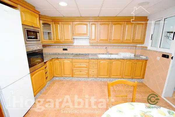 Casa amplia con garaje y terraza en el centro de Vila real