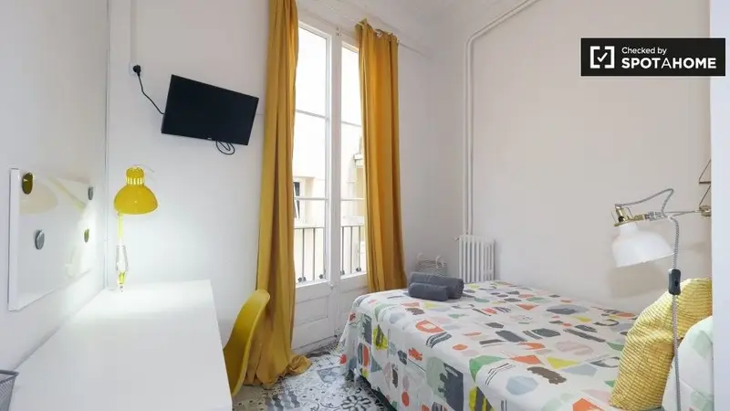 Apartamento en alquiler en Carrer Gran de Gr	cia Barcelona 3 dormitorios 1 ba	no