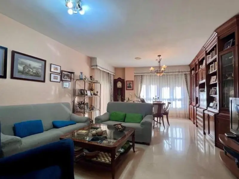 Piso en venta en Almería 4 habitaciones 2 baños 146m2