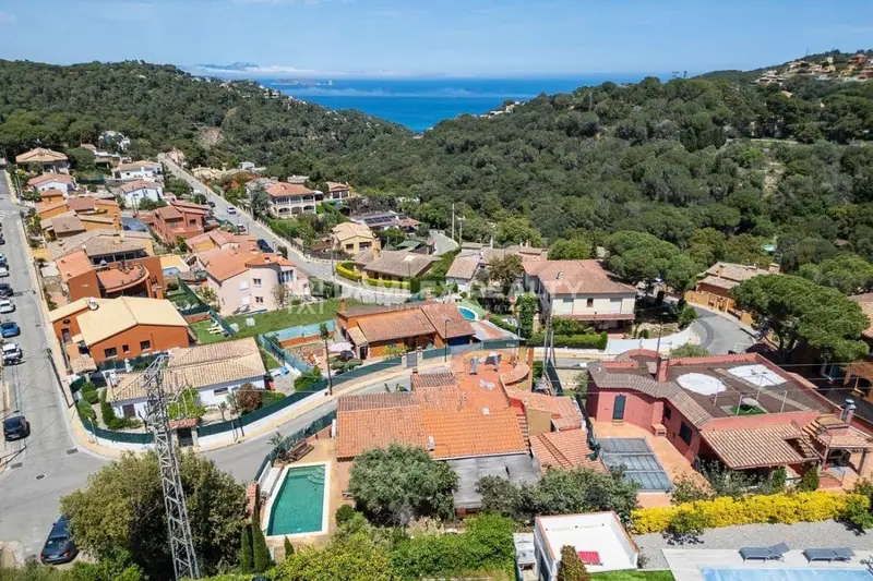 Chalet en Begur con apartamento de invitados y piscina