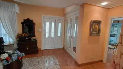 Chalet de Lujo en Oleiros con Piscina y Gran Parcela