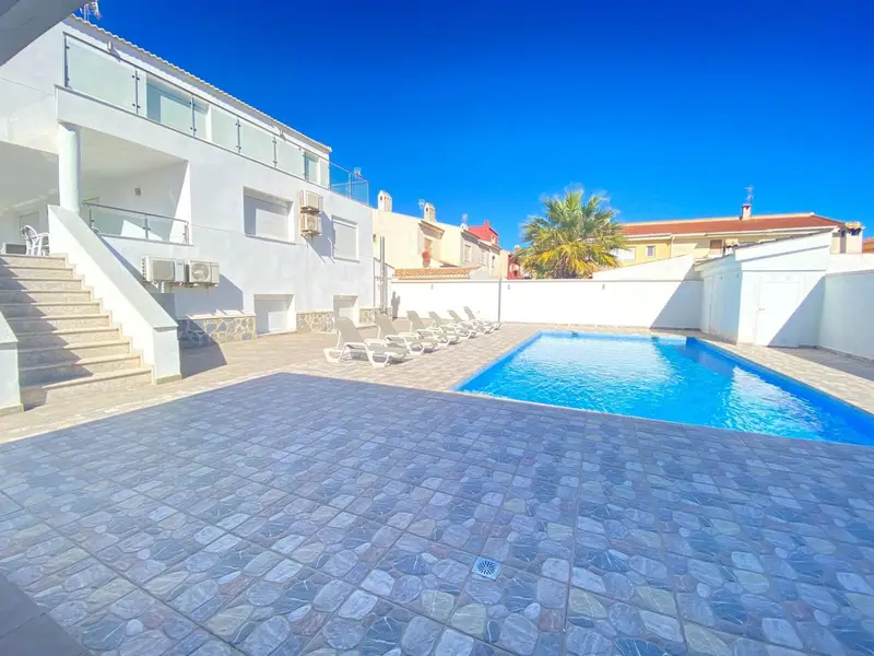 Chalet en venta 6 dormitorios 5 baños Gran Parcela