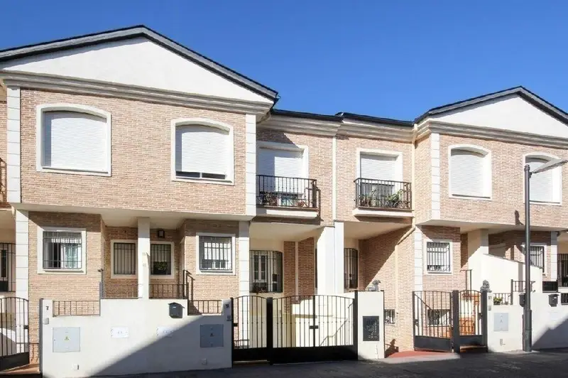 Venta Adosado Lujo Armilla 3 Dormitorios Garaje Terraza