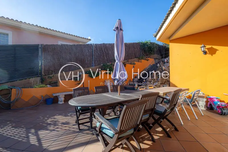 Chalet en Calella con vistas al mar y piscina