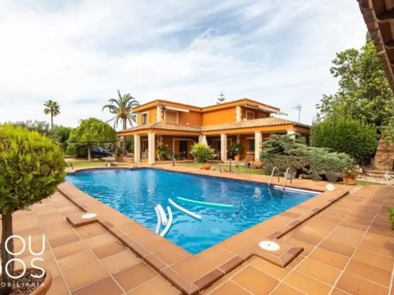 Chalet en Es Garrovers con Piscina y Gran Jardin