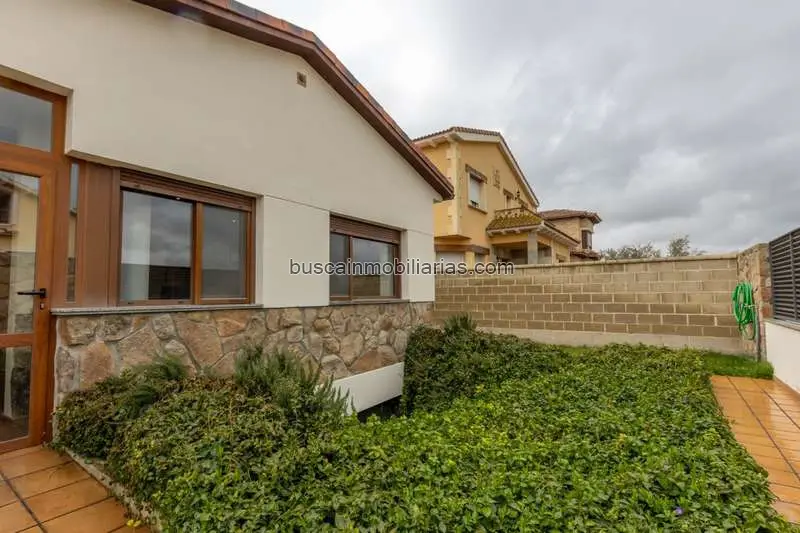 Chalet en Venta cerca de Arevalo 4 habitaciones 4 baños