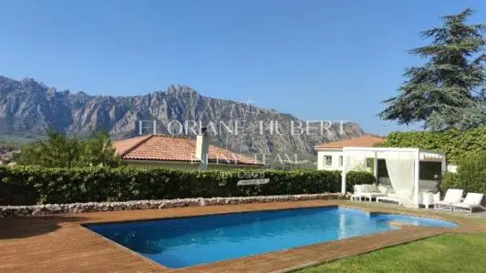 Casa de Lujo con Vistas a Montserrat Cerca de Barcelona