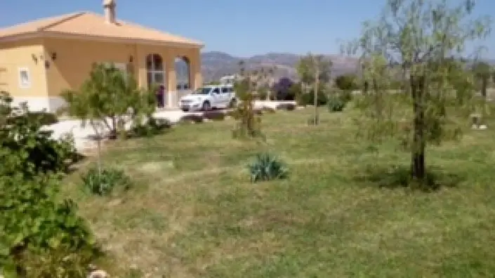 Villa de 4 Dormitorios en Venta - Casa de Campo con Casita y Piscina