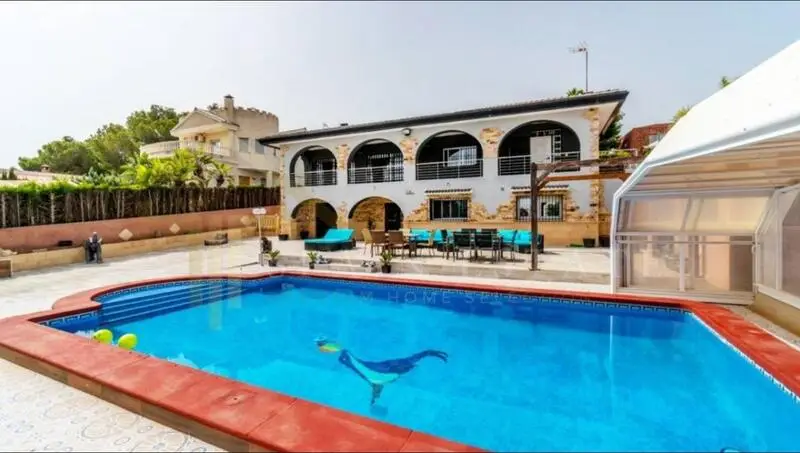 Villa 5 Dormitorios Los Balcones Piscina Privada Cerca Playa