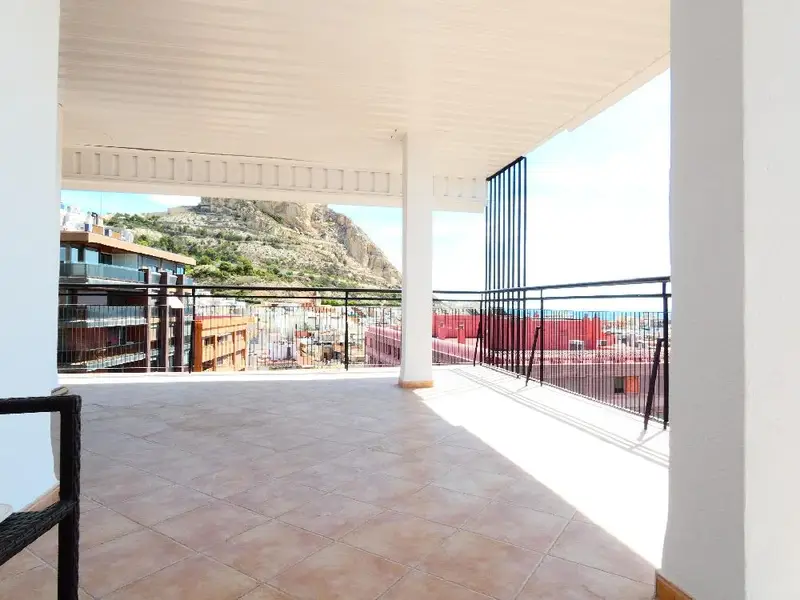 Venta Ático con Terraza en Centro Alicante