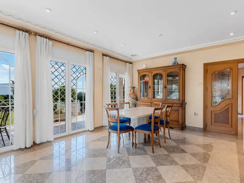 Casa-Villa de 4 Dormitorios en venta Elche, España