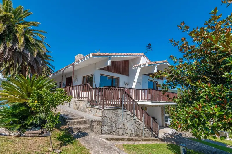 Chalet en Venta Bermeo Vizcaya 375m2 Jardin 2500m2