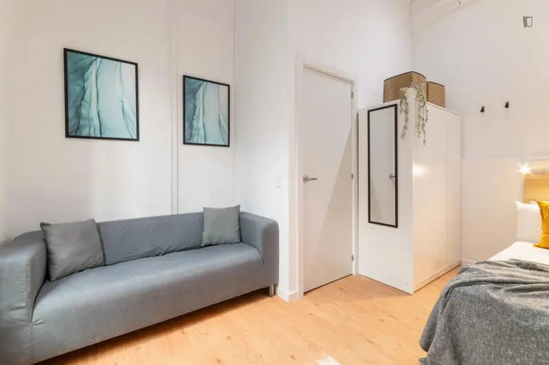 Habitación doble, con balcón, en un piso de 9 habitaciones