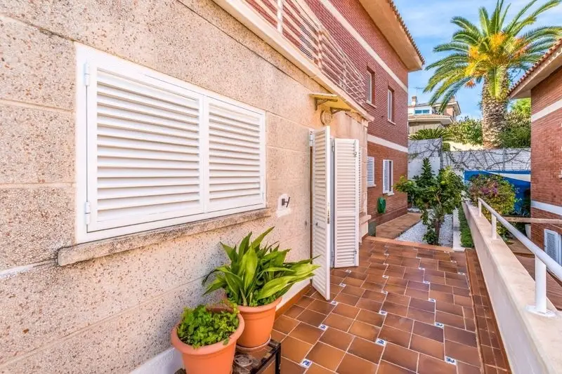 Casa en Venta Alella 4 Plantas 310m2 Vistas al Mar