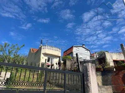Casa en Venta Candeán Vigo para Reformar con Terraza y Buhardilla