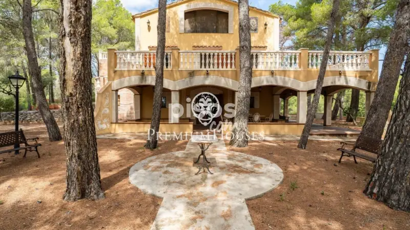 Masia con terreno, piscina y garaje en Valls