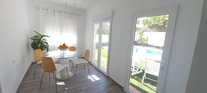 Chalet en Vera Ciudad con Piscina y Vistas Panorámicas