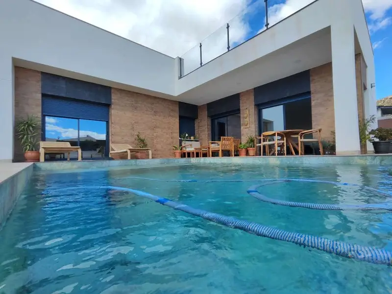 Chalet en Venta Monóvar Alicante Diseño Contemporáneo Piscina