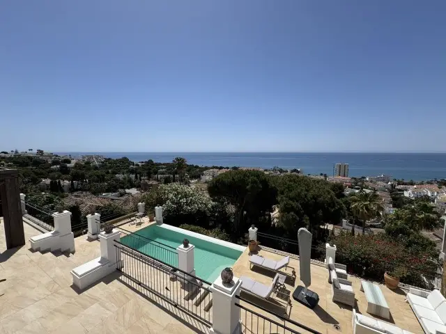 Villa de Lujo 4 Dormitorios Costa del Sol Vistas al Mar