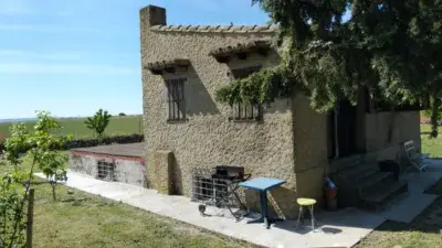 Chalet en Corcos con Piscina y Bodega Grande