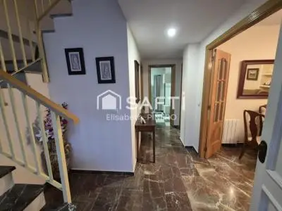 Adosado 5 dormitorios 2 baños Garaje Jardín Alarma