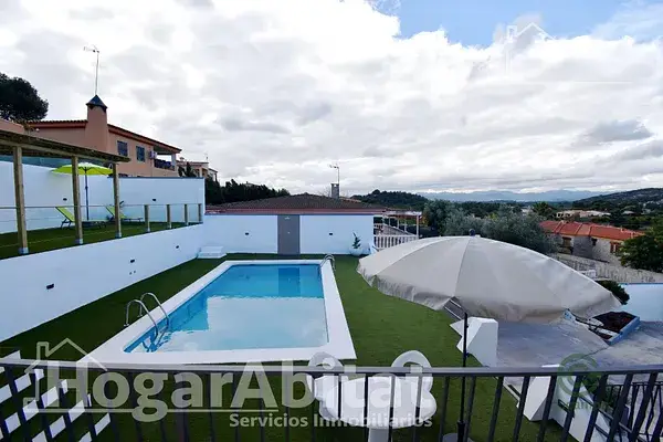 Chalet Reformado Borriol con Piscina y Garaje