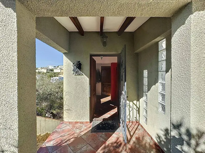 Villa de Lujo en Cumbre del Sol con Vistas al Mar