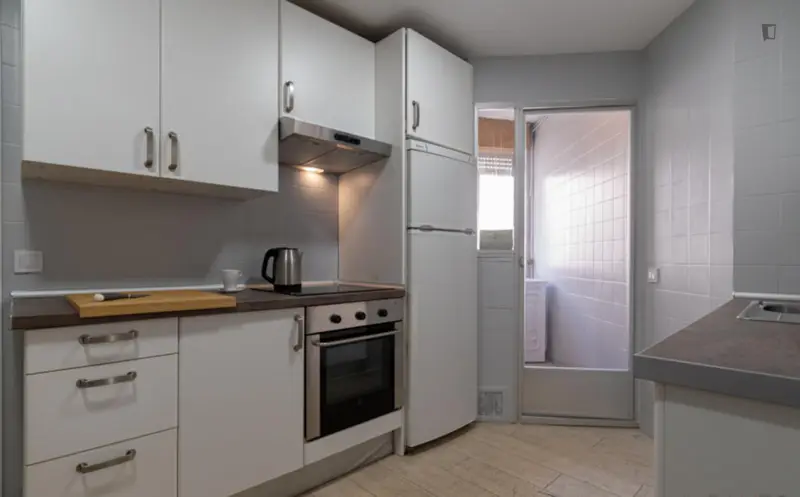 Habitacion Doble con Balc	ón en Piso Compartido - Madrid