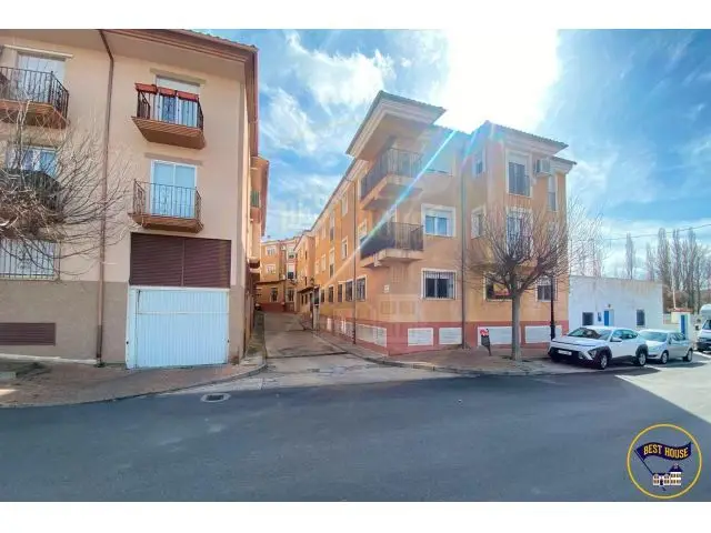 Piso en Venta en Arcas 3 habitaciones 2 baños Garaje Trastero