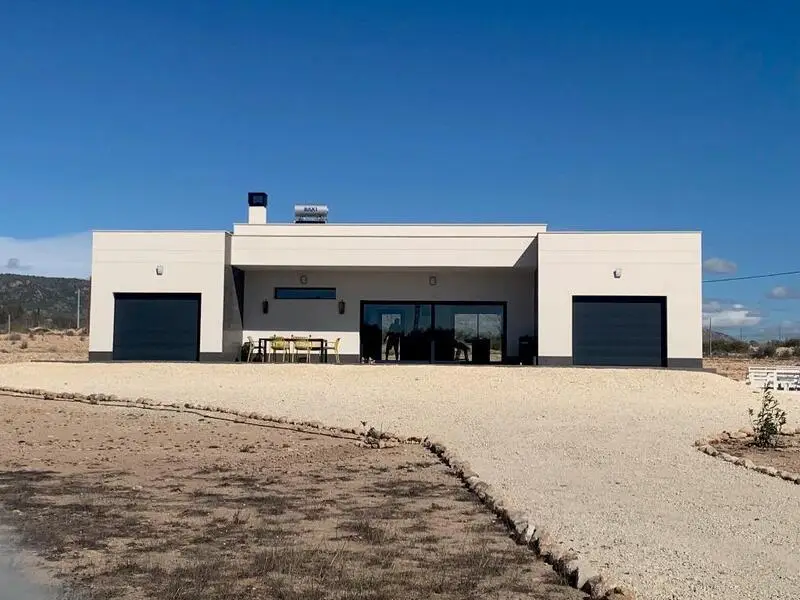 Villas en Pinoso:  Nuevas Villas con Piscina y Vistas
