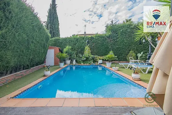 Chalet de Lujo en Baeza con Piscina y Apartamento