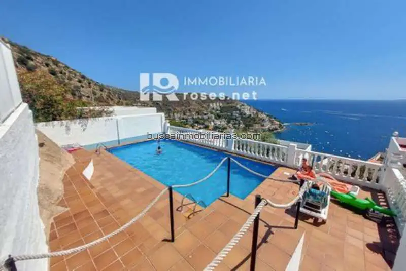 Villa en venta en Roses con piscina y garaje