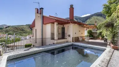 Chalet en Venta Pinos Genil 4 Dormitorios Piscina Jardin