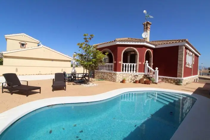 Villa en Gran Alacant 3 Dormitorios Piscina y Sótano
