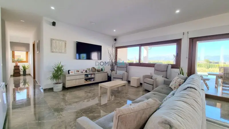 Chalet en Sa Pobla Mallorca con Piscina y 4 Habitaciones