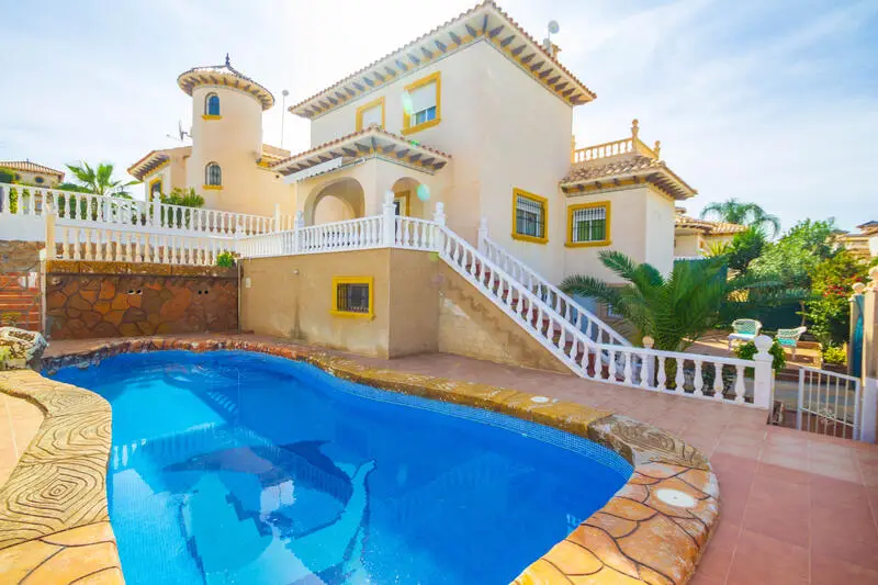 Villa 4 Dormitorios La Zenia Piscina Apartamento Invitados