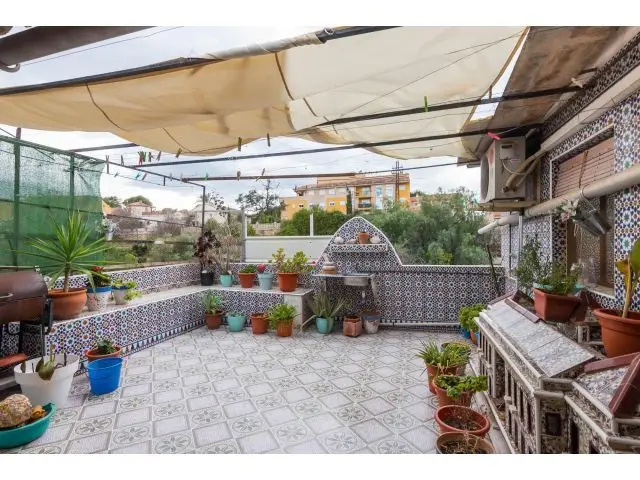 Casa de Pueblo en La Alberca con 3 Plantas y Parcela Urbana