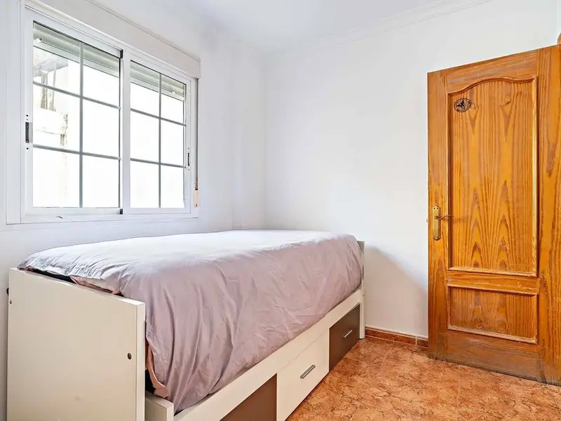 Piso en venta en Almería  dos dormitorios cerca Puerta Purchena