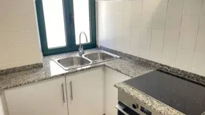 Casa en O Barqueiro con Terraza Amueblada Cerca de la Playa