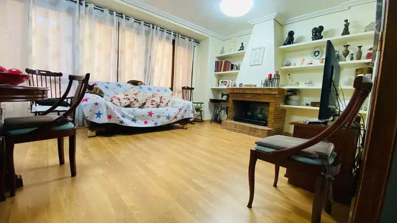 Casa en Vila-real 264m2 con local comercial