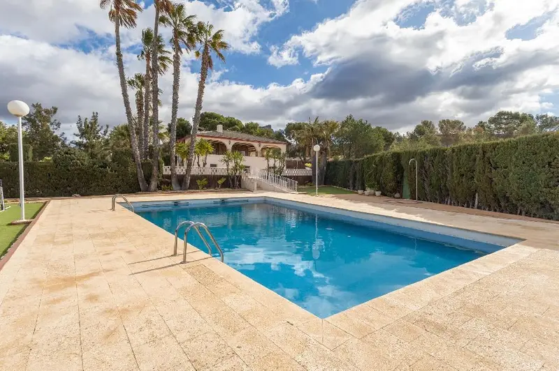 Venta Chalet con Jardin en Petrel