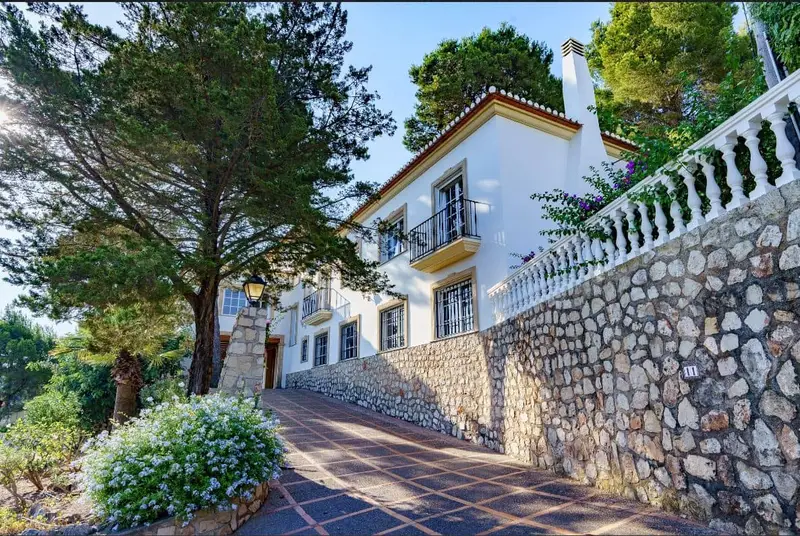Chalet de Lujo en Denia con Vistas al Mar y Piscina
