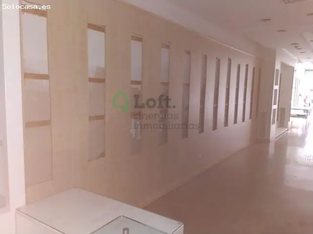 Local Comercial 480m² Calle Menacho Badajoz