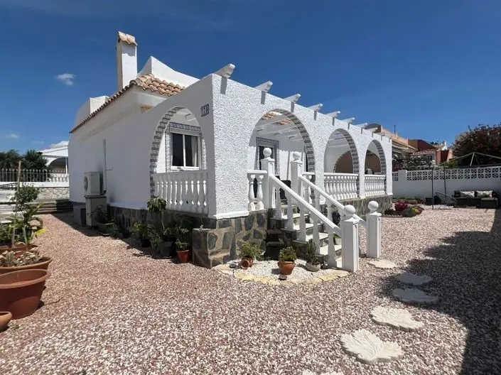 Villa de 2 dormitorios en venta en Camposol