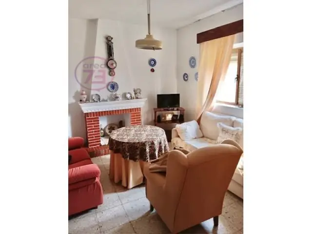 Casa con Terreno en La Albuera 8 Dormitorios 2 Baños